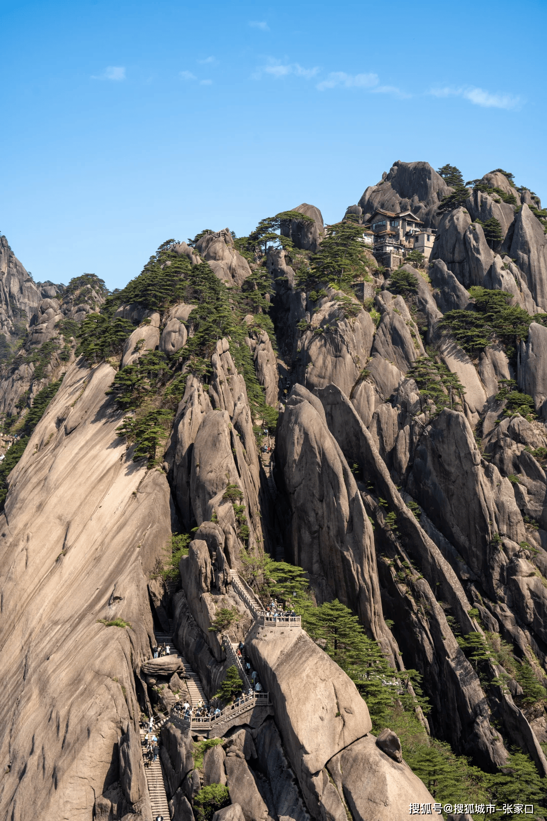Day 2 | Mount Huangshan: A Symphony of Pines and Stone
