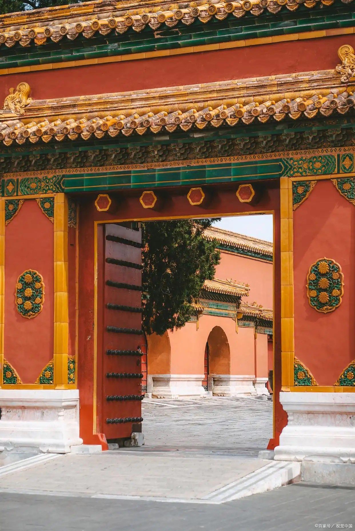 THE FORBIDDEN CITY