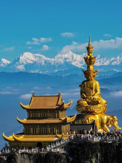 MOUNT EMEI: THE GOLDEN SUMMIT