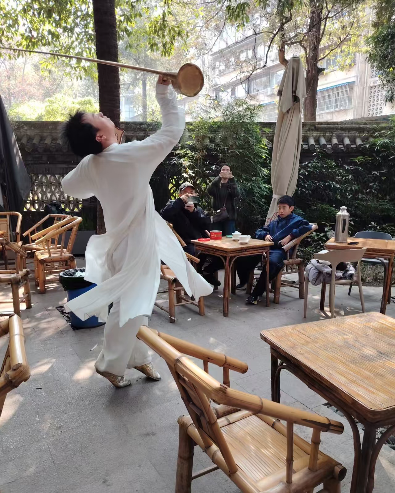 Long Spout Teapot performance and Gaiwan Tea at People's Park Chengdu — Korascale private cultural tour.