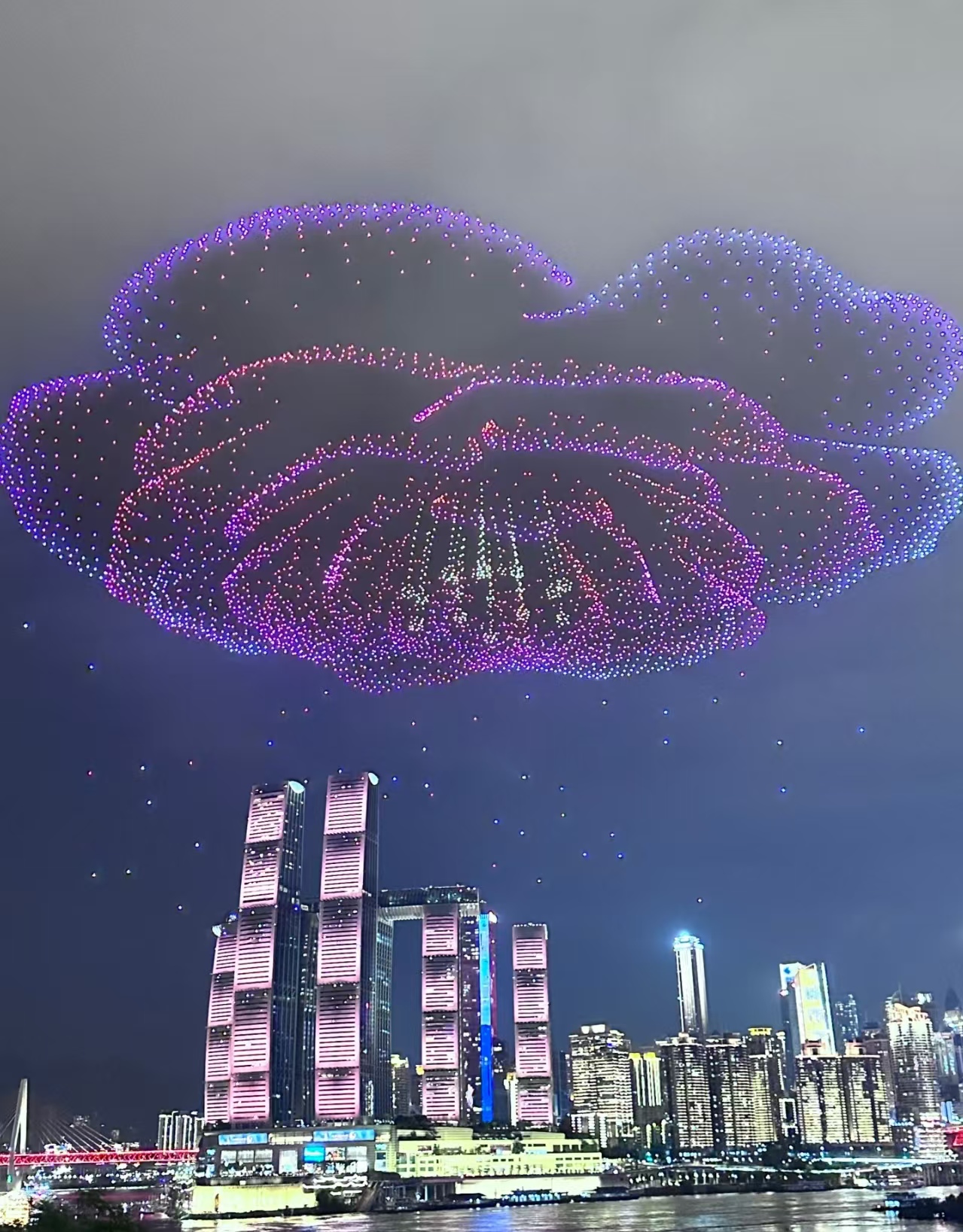 Drone Light Show Chongqing and Chongqing 8D City night — Cyberpunk China Night experience with Korascale.