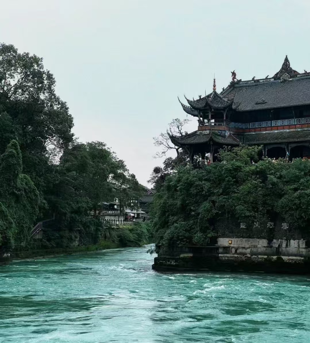 Dujiangyan Irrigation System Yuzui Fish Mouth Levee and Baopingkou Channel — Li Bing Warring States China, Korascale.